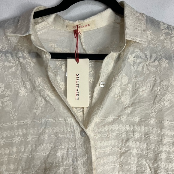 NWT - Solitaire Ivory Tonal Embroidered Button Down Top. Size Large - Picture 3 of 7